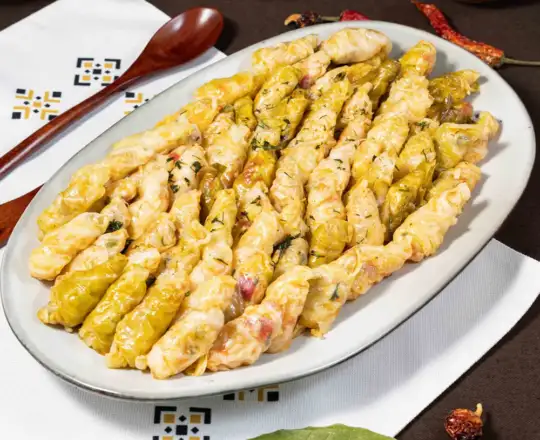 Sarmale cu carne de pui în frunze de varză
